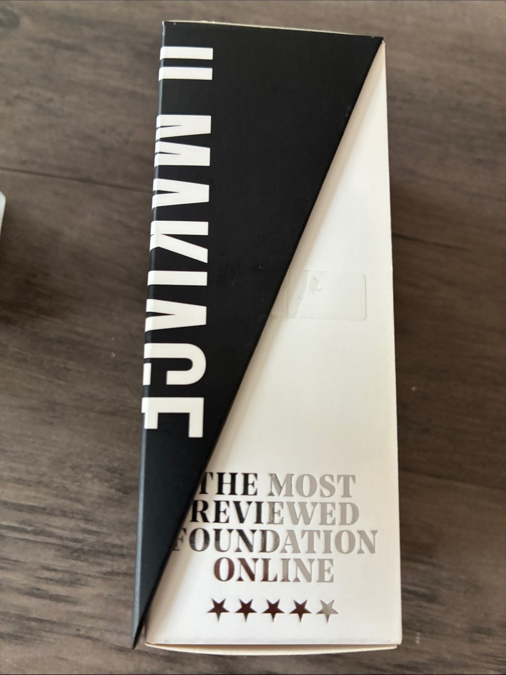 IL MAKIAGE Foundation Bottle in Light Beige - Picture 4 of 7